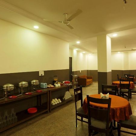 Palm Majestic At Airport Hotel New Delhi Buitenkant foto