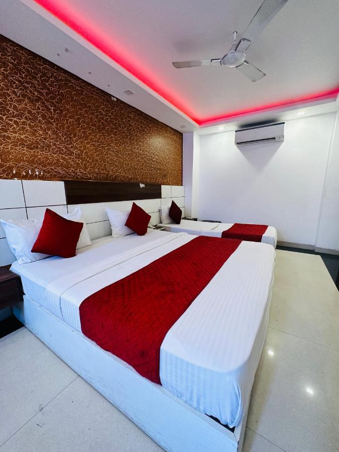 Palm Majestic At Airport Hotel New Delhi Buitenkant foto